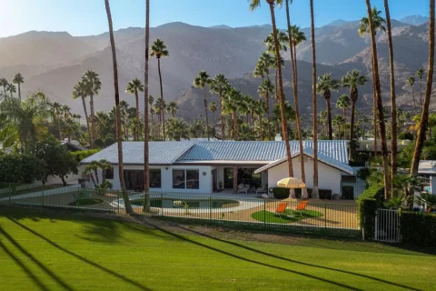 vacation rental large yard near golf course